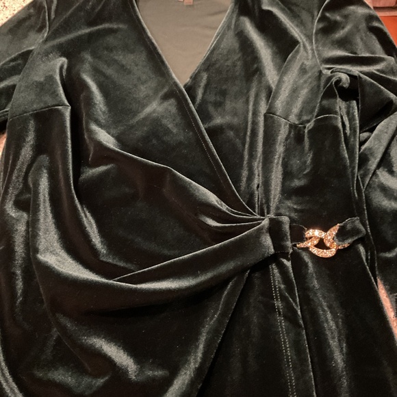 Anne Klein Emerald Green Velvet Cocktail Dress, Size 10 - Picture 6 of 6